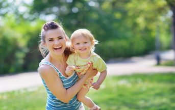 Babysitter, quanto costa? Da Roma a Milano, sono le località turistiche le più care