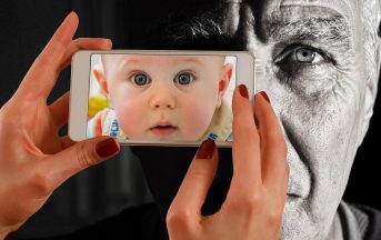 Foto bambini sui social: e se i figli potessero denunciare i genitori?