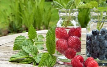 Bevande detox alla frutta: 3 ricette per depurarsi e dimagrire