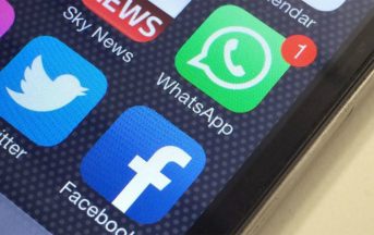 WhatsApp, multa da 3 milioni da parte dell’Antitrust: “Utenti indotti a condividere dati con Facebook”