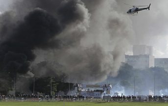 Brasile proteste contro Temer: esercito in strada dopo l’assalto ai Ministeri