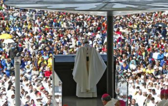 Papa Bergoglio a Fatima per la canonizzazione dei pastorelli Giacinta e Francisco