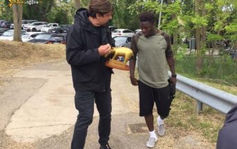Muntari squalifica per cori razzisti: Striscia la Notizia gli consegna il Tapiro ma lui rifiuta