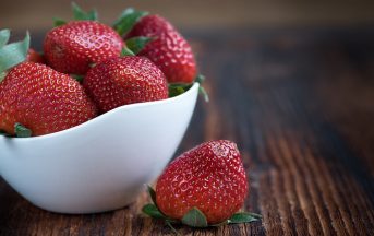 Bevande detox fatte in casa: 3 ricette con i frutti rossi dell’estate
