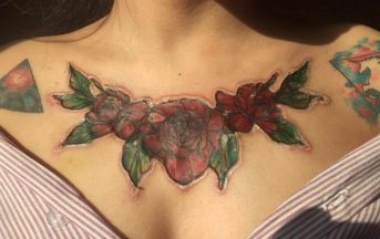 Il tatuaggio le cade dal petto e le rimane un’orribile cicatrice, 21enne finisce in ospedale