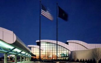 Usa, aeroporto di Flint evacuato: ferito un agente