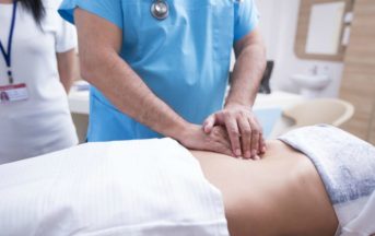 La operano per un’appendicite, ma le trovano un cervello nell’ovaia