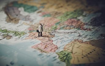 Lavorare all’estero in estate: offerte di lavoro dalla Svezia alle Canarie per diversi profili professionali