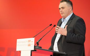 Migranti, Austria schiera l’esercito: mezzi corazzati al Brennero