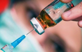 Cosenza vaccini, padre picchia medico: “Mio figlio malato per colpa sua”