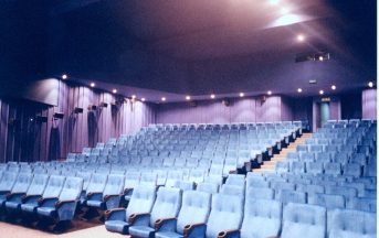 Roma, crolla il controsoffitto del cinema Eurcine: feriti tre operai