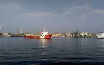 Migranti, 30 profughi in una struttura inagibile: è polemica a Messina