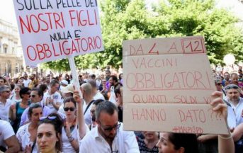 Vaccini obbligatori: manifestazione no vax a Milano contro il Decreto Lorenzin