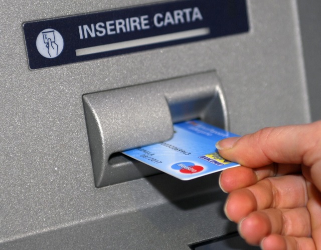 http://media.urbanpost.it/wp-content/uploads/2017/07/bancomat1.jpg