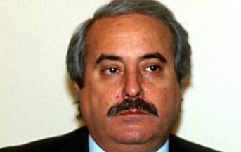 Palermo Giovanni Falcone statua sfregiata: staccati testa e busto