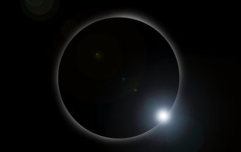 Eclissi solare totale 21 agosto 2017: gli Stati Uniti tra turismo e marketing “spietato”