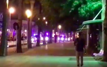 Barcellona furgone sulla folla, un italiano morto. Altro attacco a Cambrils, 4 terroristi uccisi