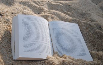 Libri estate 2017: leggere diventa social con “Books on the Beach”