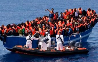 Sbarchi migranti, un testimone a QN: “Mai salvato gente in pericolo, è un business a chi arriva prima”