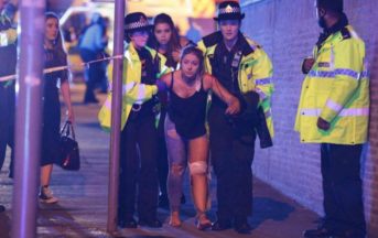 Il dolore di una famiglia dietro ad una foto dell’attacco terroristico a Manchester
