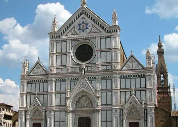 Crollo alla basilica di Santa Croce a Firenze: muore un turista Crollo alla basilica di Santa Croce a Firenze: muore un turista