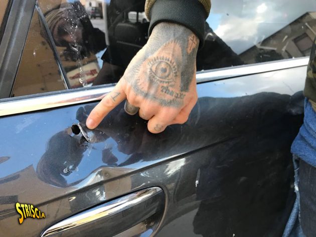 Palermo, Brumotti aggredito al rione Zen: spari contro l'auto