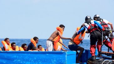 Migranti: la nave Acquarius abbandonata da tutti