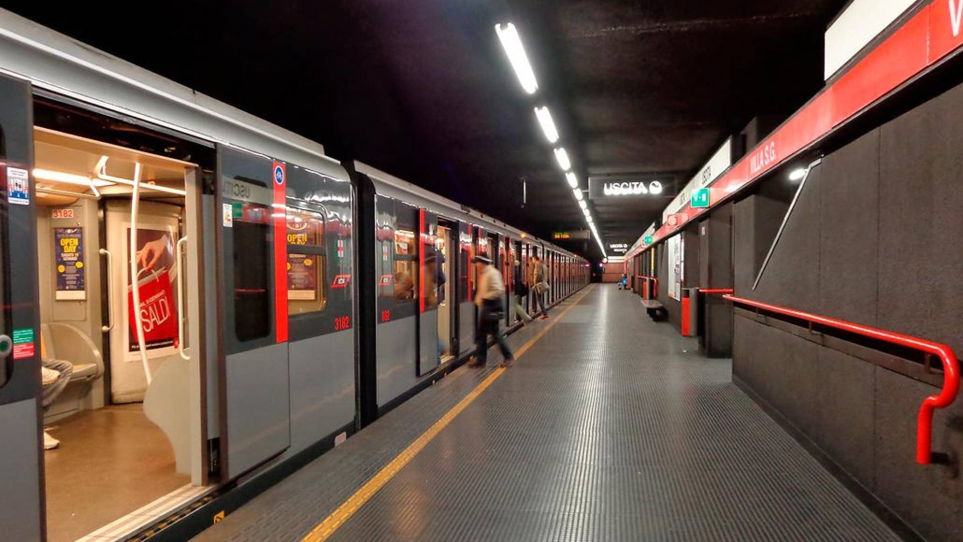 Milano Metro Ferma Oggi Circolazione In Tilt Tentato Suicidio A Pagano