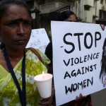 India ragazza stuprata e bruciata viva