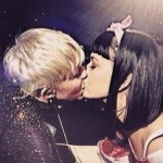 Miley Cyrus bacio lesbo con Katy Perry