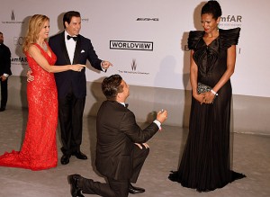 Cannes 14 Oscar Generale Chiede La Mano A Denny Mendez Sul Tappeto Rosso Urbanpost