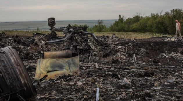 Il Boeing 777 distrutto dopo lo schianto