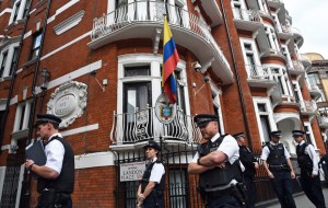 assange abbandono ambasciata