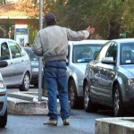 Parcheggiatori abusivi guadagnerebbero fino a 600 euro al giorno
