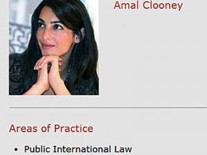 Amal rinuncia al cognome e diventa Amal Clooney