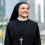 Suor Cristina bacchettata dai vescovi per avere cantato Like a virgin