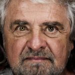 Beppe Grillo difende i vigili assenteisti di Roma