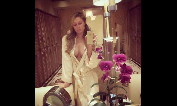 Il selfie di Paris Hilton