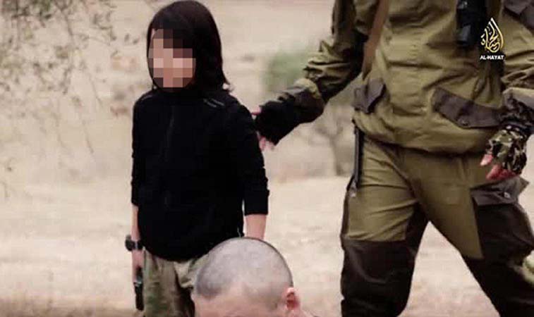 video ISIS bambino boia prigionieri Kazakistan