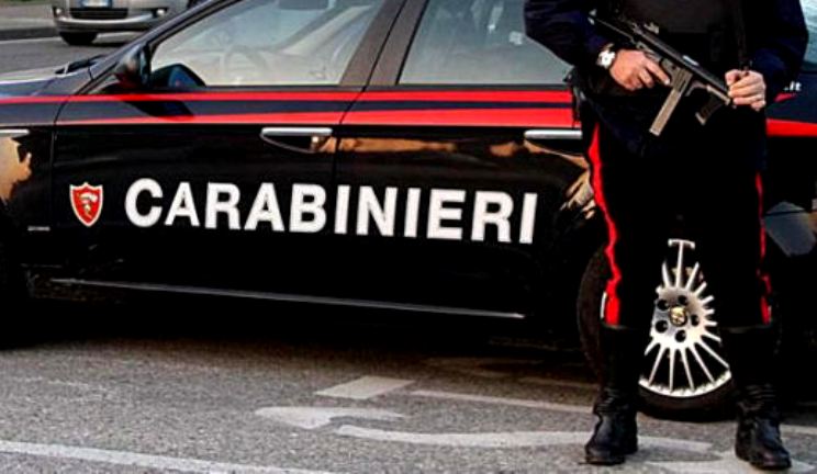 napoli carabinieri arrestati