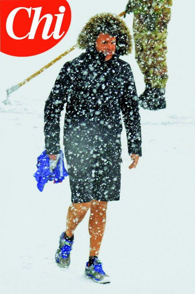 Courmayeur (AO), Matteo Renzi sotto una fitta nevicata in pantaloncini corti al termine dell'allenamento svolto in palestra insieme ai figli