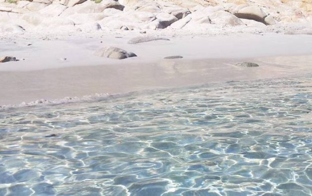 Cala del Giunco - Villasimius: acqua cristallina sotto la torre spagnola