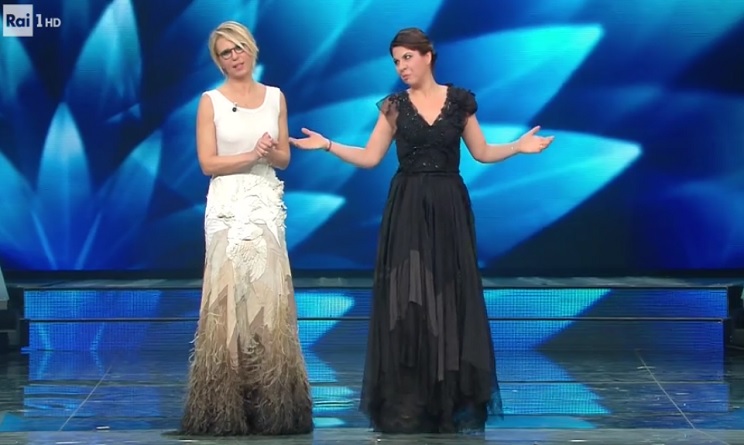 sanremo 2017 look, sanremo 2017 vestiti, sanremo 2017 abiti, sanremo 2017 outfit, maria de filippi vestiti, cantanti vestiti,
