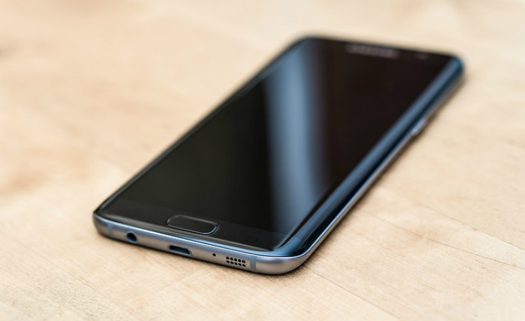 Samsung Galaxy S7 Edge aggiornamento Android 7.0 Nougat in ritardo