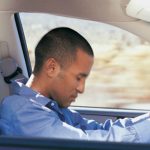 Apnee notturne sintomi, rischio per la sicurezza alla guida e la patente