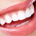 Come lavarsi i denti in modo corretto, tre falsi miti da sfatare