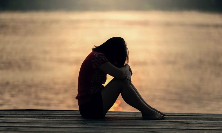 Depressione sintomi fisici e mentali, come curarla, farmaci e terapie efficaci