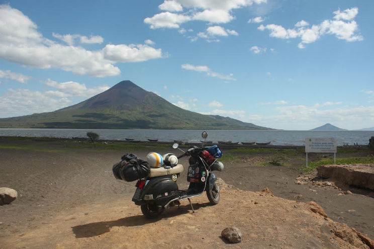 Tre viaggi in Vespa intorno al mondo intervista