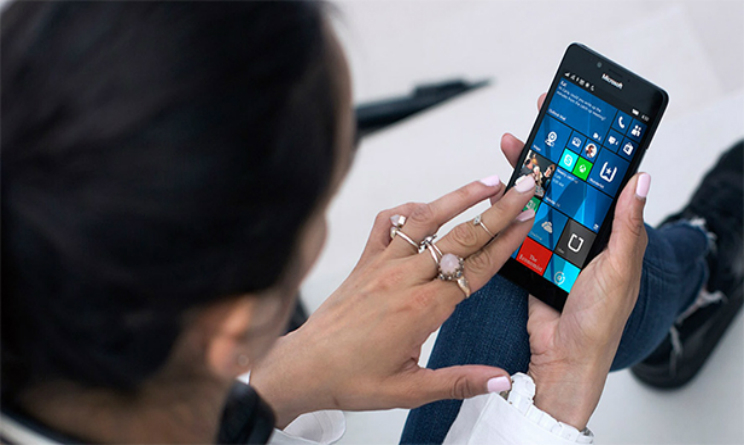 Microsoft Surface Phone data uscita news, versione pocket per lo smartphone windows 10