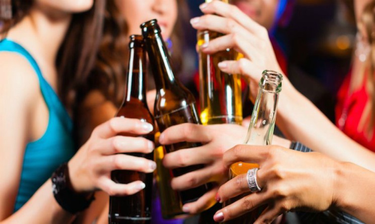 Abuso di alcol, negli adolescenti modifica il cervello, lo studio